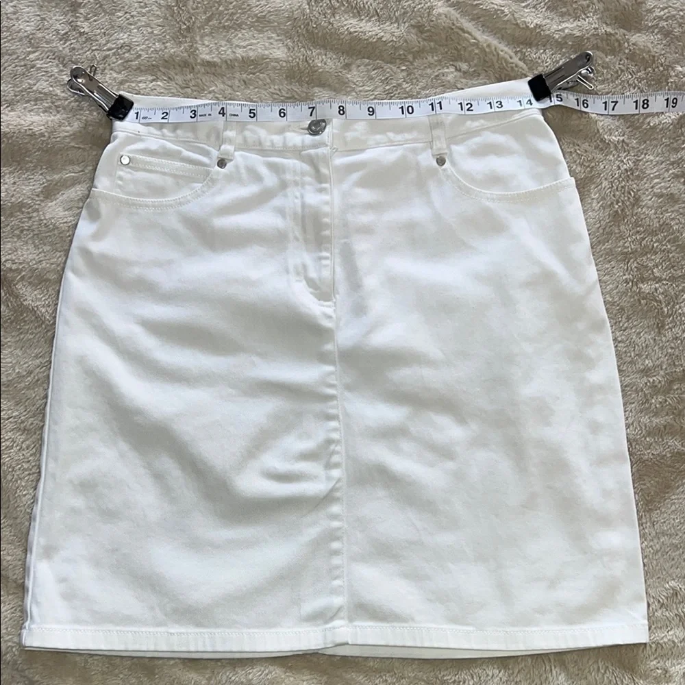 Ann Taylor White Knee-Length Pencil‎ Skirt